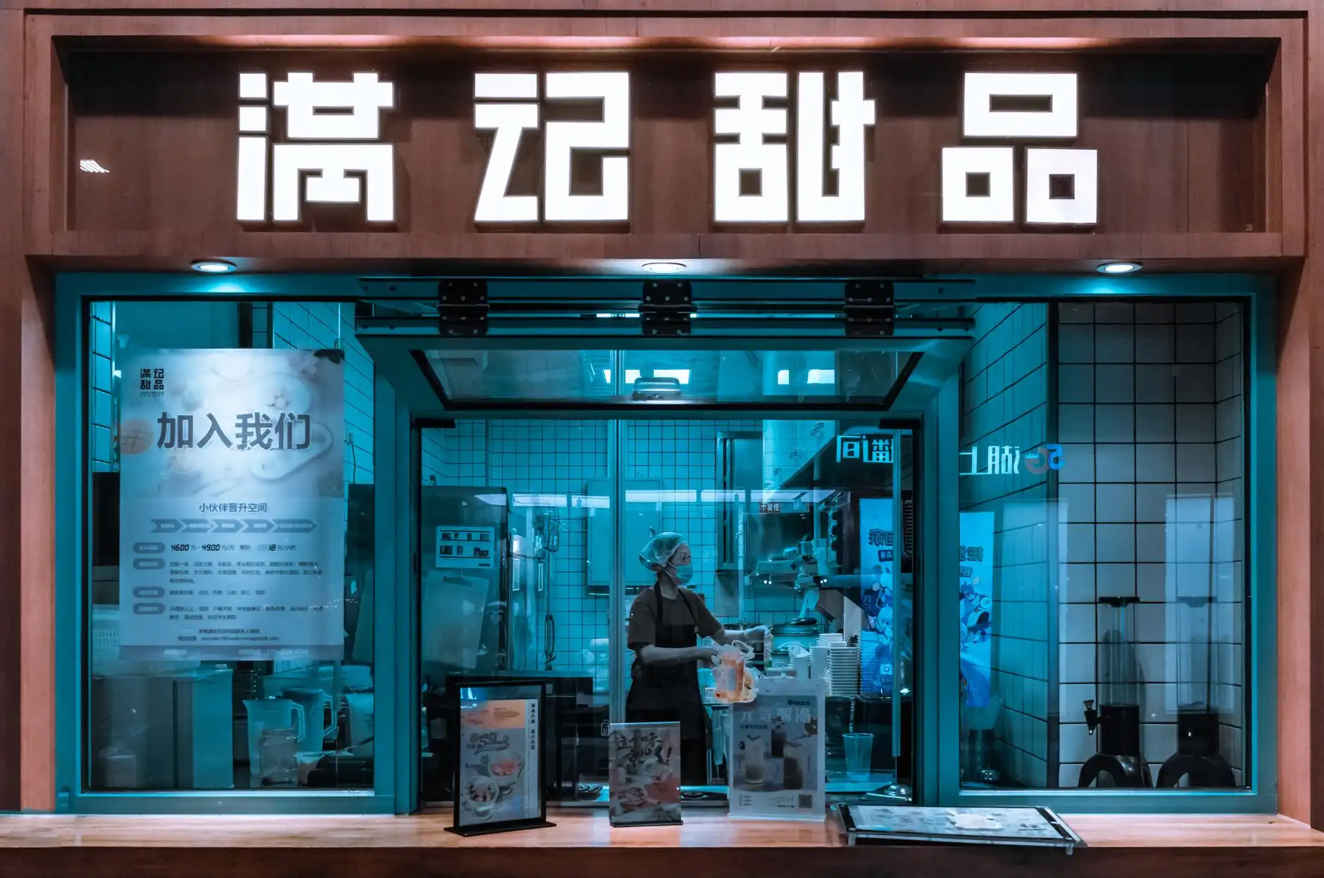 头皮护理液与植发术后恢复的关系及使用周期建议